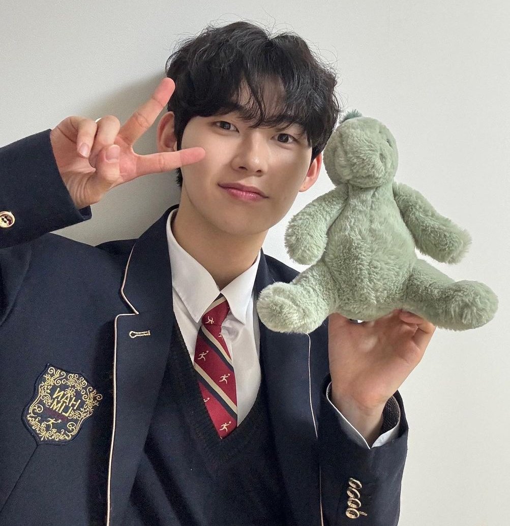 dalmonjzpink's tweet photo. According to Hanlim official site, the graduation ceremony will be held on Feb 8th (It's a closing ceremony). Junseo is graduating from high school really soon🥺

Congratulations on his graduation🥳👏🏻 I'm happy for him😍
#임준서 #LIMJUNSEO https://t.co/cx4bWrVyl5
