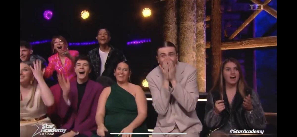 AlexisRsnn's tweet photo. Le fou rire quand je vois la réaction de tout le monde 😭 « Oh merde » de Julien + ces réactions = EPIC 😭 #StarAcademy https://t.co/TFFOHozKDa
