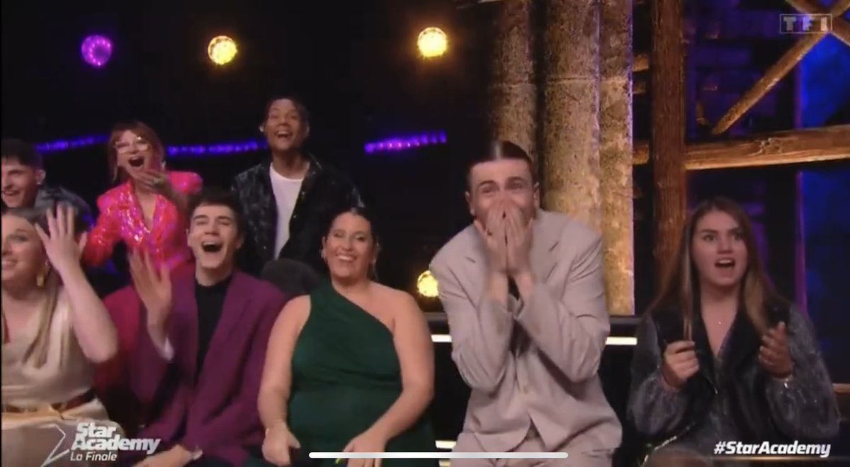 AlexisRsnn's tweet photo. Je crois qu’on a eu tous la même réaction devant le « Oh Merde » et la note loupée de Julien #StarAcademy https://t.co/66onFmiofR