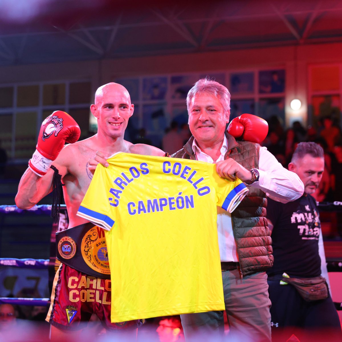 Cadiz_CF's tweet photo. 🥇🥇🥇🥇 El gaditano, y cadista, nuestro queridísimo, Carlos Coello (@coellomuaythai), se ha convertido en casa en: TETRACAMPEÓN MUNDIAL de Muay Thai.

💪 ¡No tienes límites, Carlos!

👏 ¡ENHORABUENA, CAMPEÓN! https://t.co/o7pHWX8ixL