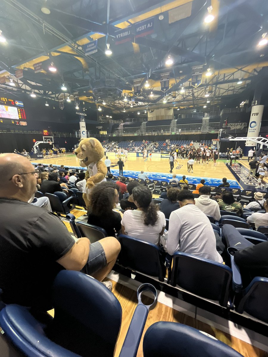 JOSEPHJRBRANDON's tweet photo. Imagine waking up and this being your view 😃 Thank you for the experience @FIUFootball 🐾! @_CoachFive @CoachHarriott @Brandon954Sr @STARSMP1 @coachs3132 @STA_Football i’ll be back ! https://t.co/6waESUXSwF