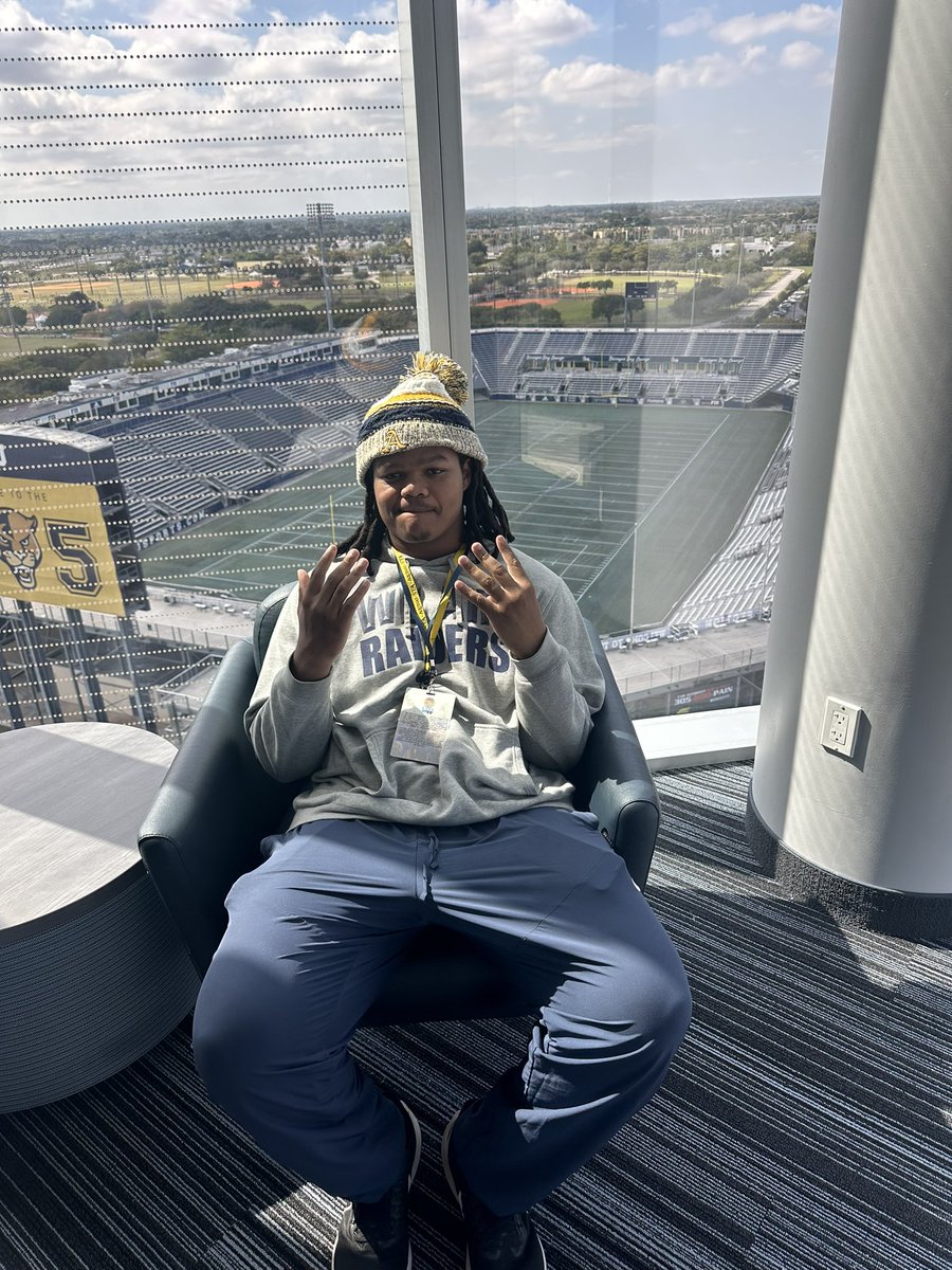 JOSEPHJRBRANDON's tweet photo. Imagine waking up and this being your view 😃 Thank you for the experience @FIUFootball 🐾! @_CoachFive @CoachHarriott @Brandon954Sr @STARSMP1 @coachs3132 @STA_Football i’ll be back ! https://t.co/6waESUXSwF