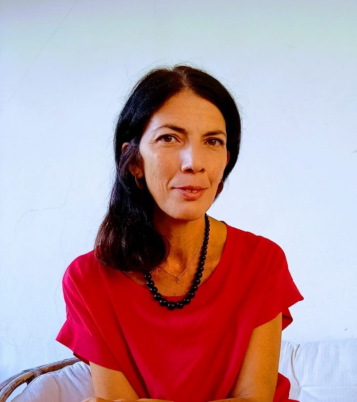 #𝗕𝗮𝗿𝗯𝗮𝗿𝗮𝗧𝗲𝗿𝗲𝘀𝗶 è la prima finalista della 7° ed scelta per la traduzione dall’arabo di “𝘓𝘢 𝘤𝘢𝘴𝘢 𝘥𝘦𝘪 𝘯𝘰𝘵𝘢𝘣𝘪𝘭𝘪” di #AmiraGhenim #edizionieo
Complimenti!
Qui la nostra presentazione
👉rb.gy/yfh9pq
#annibalcaro #premiocaro #civitanovamarche