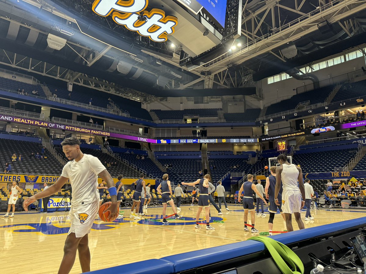 Honored to once again fill in for @TonySimeonePxP on the @NotreDameRadio Network as @NDmbb visits Pitt. 

Pregame coverage begins at 5:30 ET for a 6:00 tip-off. 

Listen: audacy.com/stations/notre…