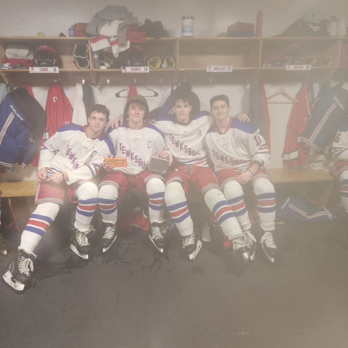 TMHSHOCKEY's tweet photo. REDMEN WIN!! Goals by Barnes, Cooke 🍪, Shreenan, Lavoie, &amp; Insogna 👊 Owen strong again in 🥅 13 svs. Barnsey locks up the #Bucket &amp; #PackALunchGuy w/ 3pts and 3 massive hits 💪 #LetaGoRedmen #RedmenPride 
Next: Tomorrow 2/4 6:20p v. Marshfield @ Bentley #EdBurns https://t.co/xRarrgOGcn