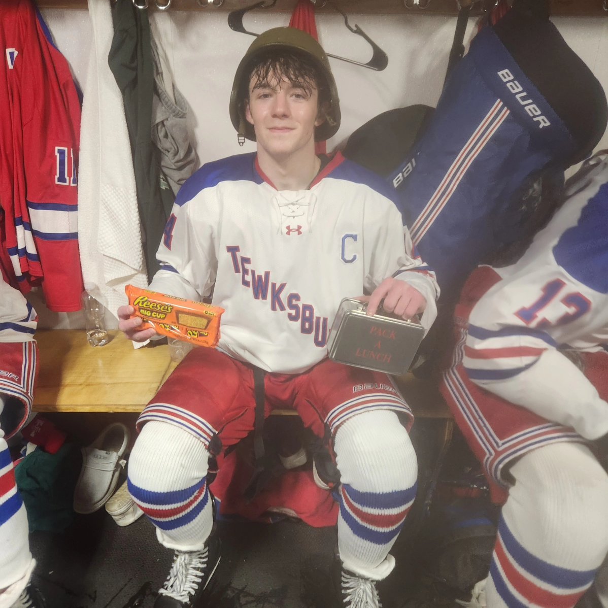 TMHSHOCKEY's tweet photo. REDMEN WIN!! Goals by Barnes, Cooke 🍪, Shreenan, Lavoie, &amp; Insogna 👊 Owen strong again in 🥅 13 svs. Barnsey locks up the #Bucket &amp; #PackALunchGuy w/ 3pts and 3 massive hits 💪 #LetaGoRedmen #RedmenPride 
Next: Tomorrow 2/4 6:20p v. Marshfield @ Bentley #EdBurns https://t.co/xRarrgOGcn