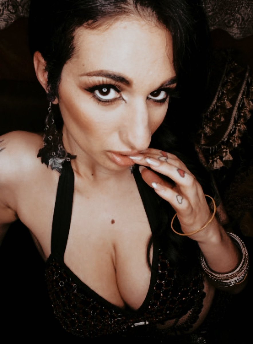queen   of   ravens   ..