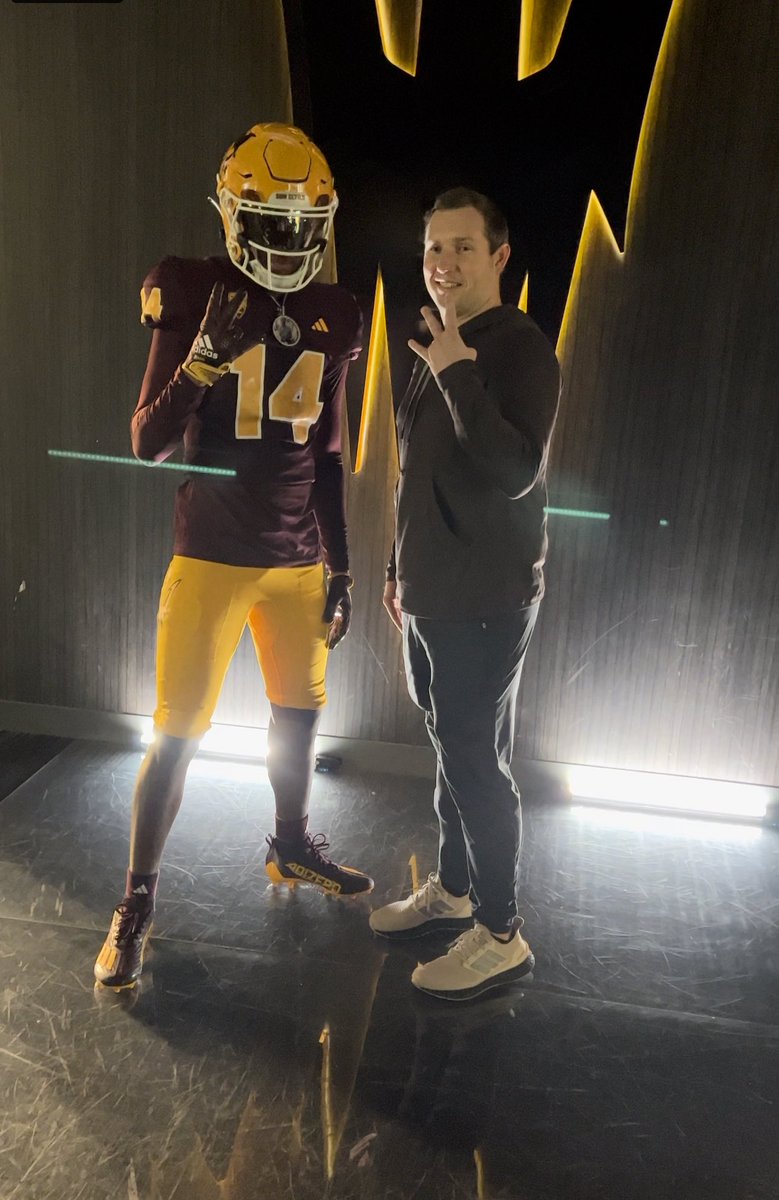 andrelovett_cfk's tweet photo. I had a great unofficial visit at Arizona State University 🔱!! Thanks for having me and my family!! #ForksUp @KennyDillingham @BWardDCoord @CoachMohns @GregSmithRivals @RivalsPapiClint @EDGYTIM @adamgorney @AllenTrieu @CoachMurphIKE @CoachM_Willis https://t.co/IXw0NjwuT3