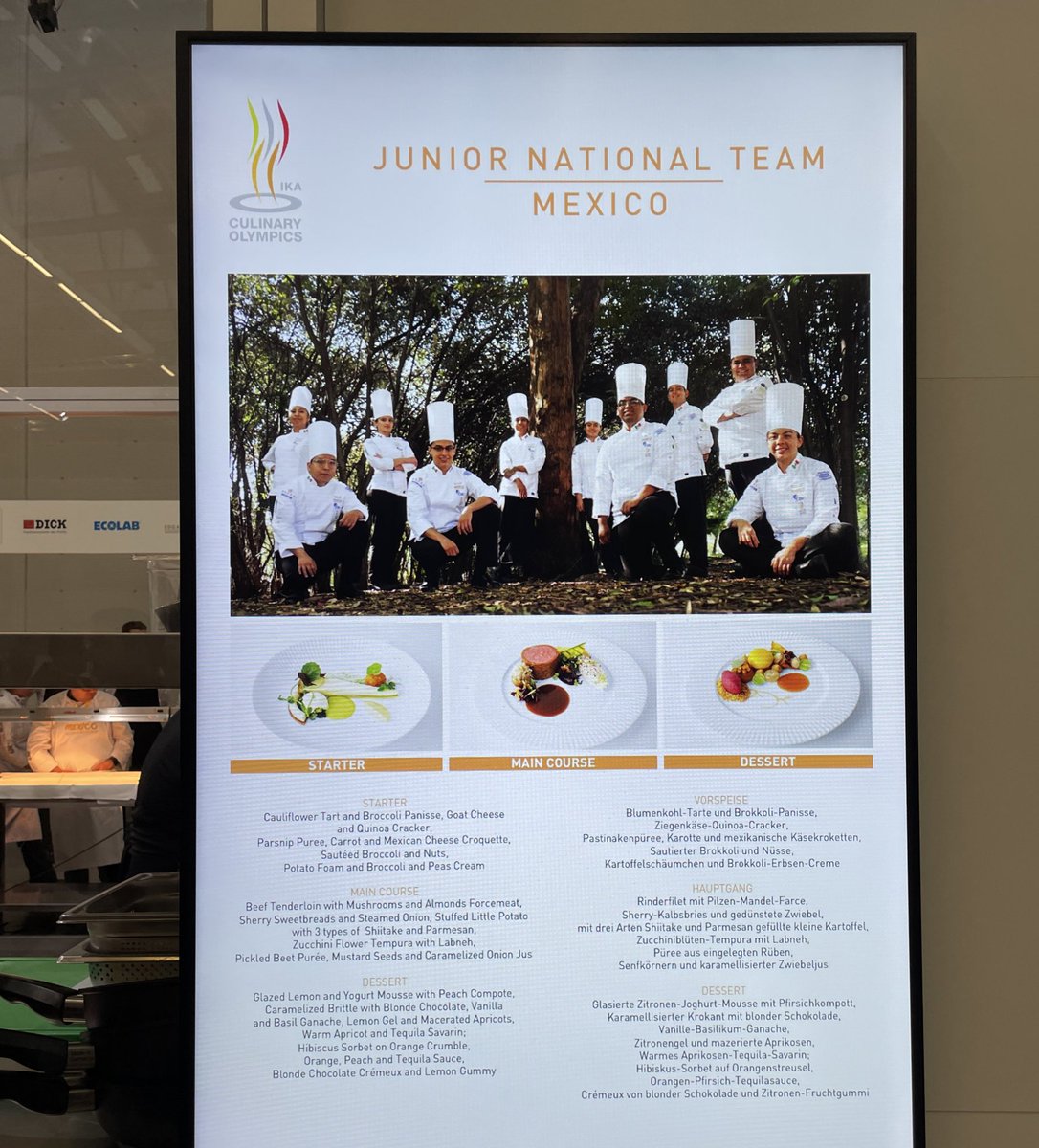 ConsulMexFrk's tweet photo. 🇩🇪🤝🏻La cónsul @CeciliaVB_Mx estuvo presente en el arranque de la Olimpiada Culinaria🍴2024 #IKA en @Messe_Stuttgart #Alemania, acompañando a la delegación mexicana👩🏻‍🍳👨🏻‍🍳🇲🇽, proveniente del @ICUMchef Puebla, quienes participaron en la categoría de equipos“junior”
🧵 1/3 https://t.co/uUyK71VGew