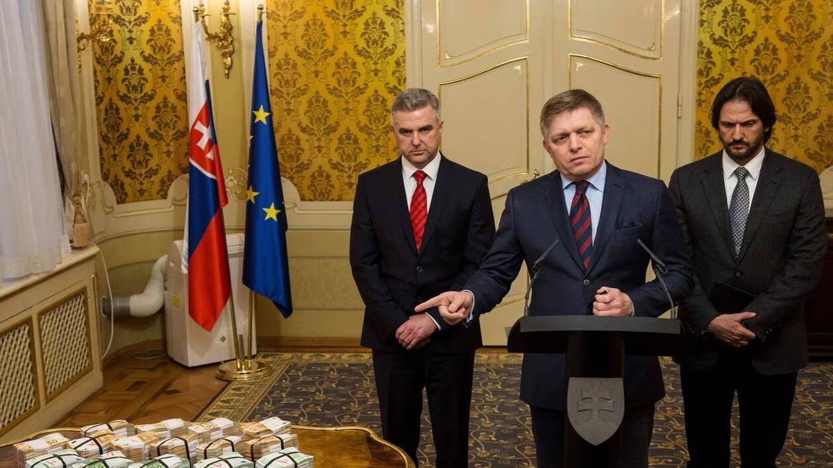 LittleViewing's tweet image. [🇸🇮| l'Etat Mafieux]

Un premier ministre, le nouveau Orban, aux liens étroits entre la mafia et la Russie.

Découvrez le "nouveau" premier ministre Slovaque favorable à Moscou, 

Robert Fico.

Ici ⬇️⬇️⬇️