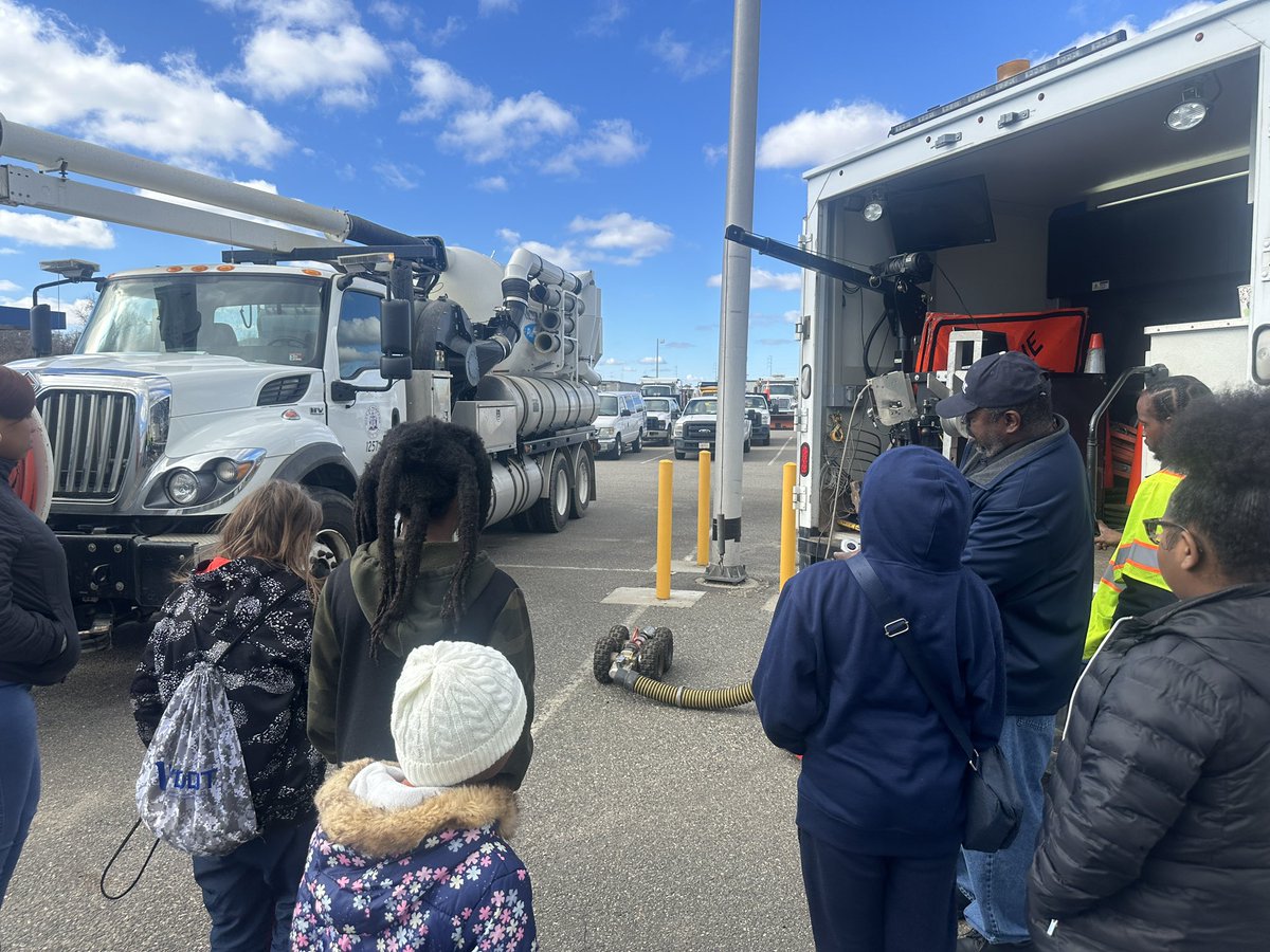 The SPARTANS had a great week connecting w/the community! The 🦀ers came through with their anti-bullying campaign &amp; coding! And the EEL group learned how vital Hampton Public Works is to our city! @AP_Goodwyn <a href="/HCS_AoH/">Academies of Hampton</a> <a href="/HCS_TitleI/">HCS Title I Program</a> <a href="/BenSymsMS/">Benjamin Syms MS</a>