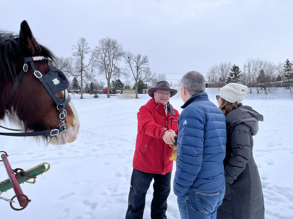 _MarkSutcliffe's tweet photo. It was great to join the #TeamOttawa community and enjoy the Manordale-Woodvale Community Association’s Winter Carnival earlier today.

C'était formidable de participer avec #TeamOttawa et de profiter du carnaval d'hiver de l'Association communautaire Woodvale de Manordale plus tôt aujourd'hui.