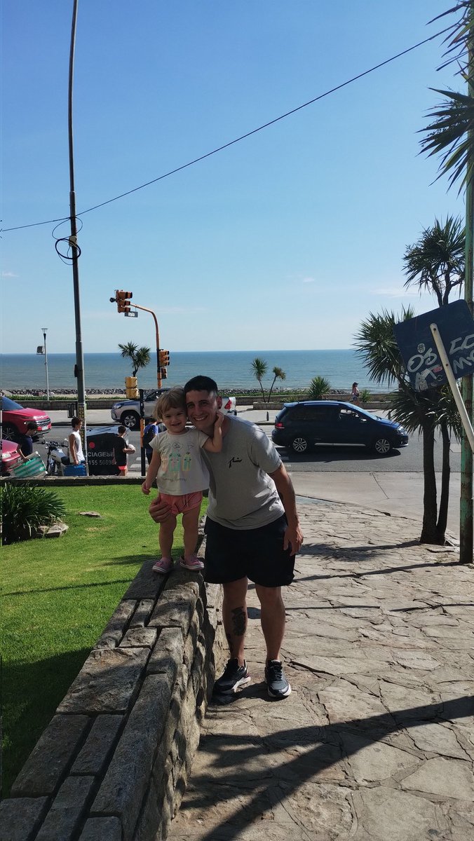agustarucelli's tweet photo. Como le agarra la cara a su papá 🥹♥️ https://t.co/ZvL0wdf8rE