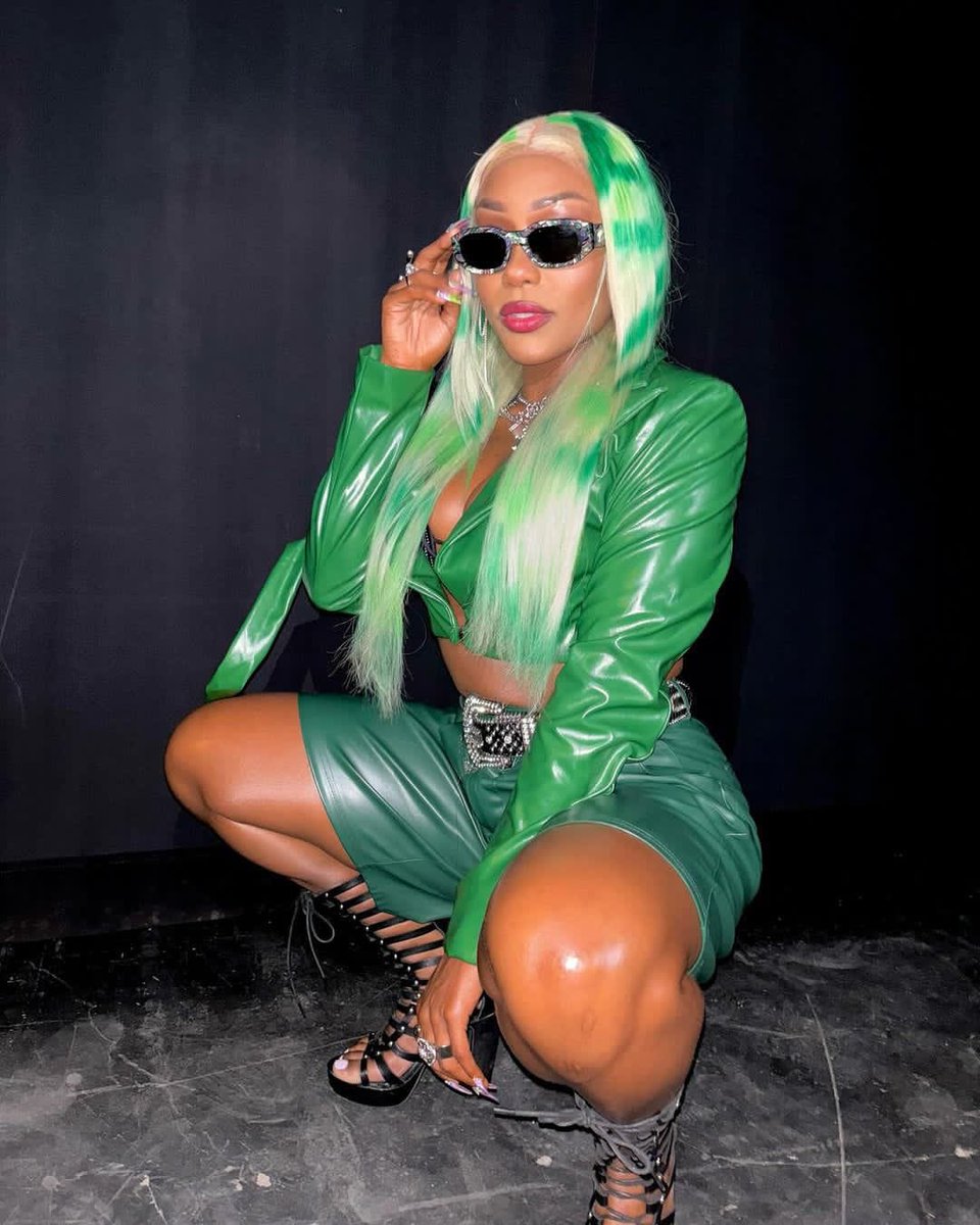 nailahblackman's tweet photo. My new favorite color 💚💚💚 https://t.co/XGWMOIe9kF