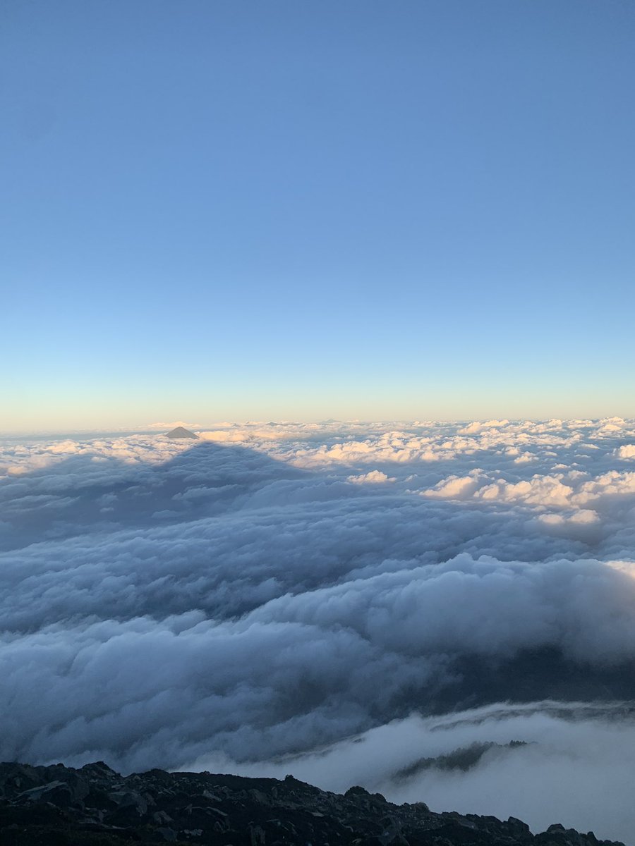 ruano_00's tweet photo. Mar de nubes https://t.co/05FShAVoAy