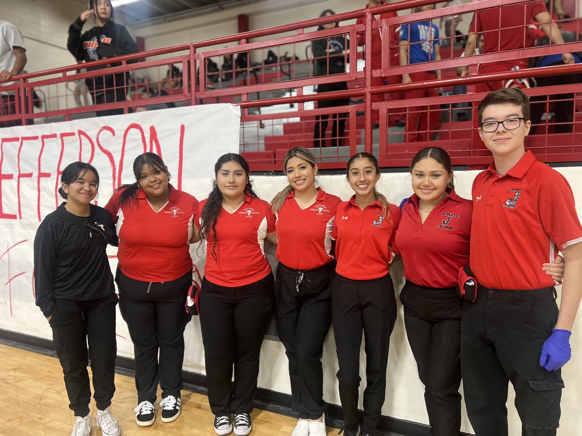mariatuck's tweet photo. Finest healthcare is on the South side this morning. Thank you, Dr. Maxwell of Texas Tech Sports Medicine. Thank you to the athletic trainers. Special thanks to our student aides. Another great district meet in the books. @mikko_33 @SilverFoxSport1 @BowieHS_EPISD @EPISDathletics https://t.co/OsXsLw8KO2