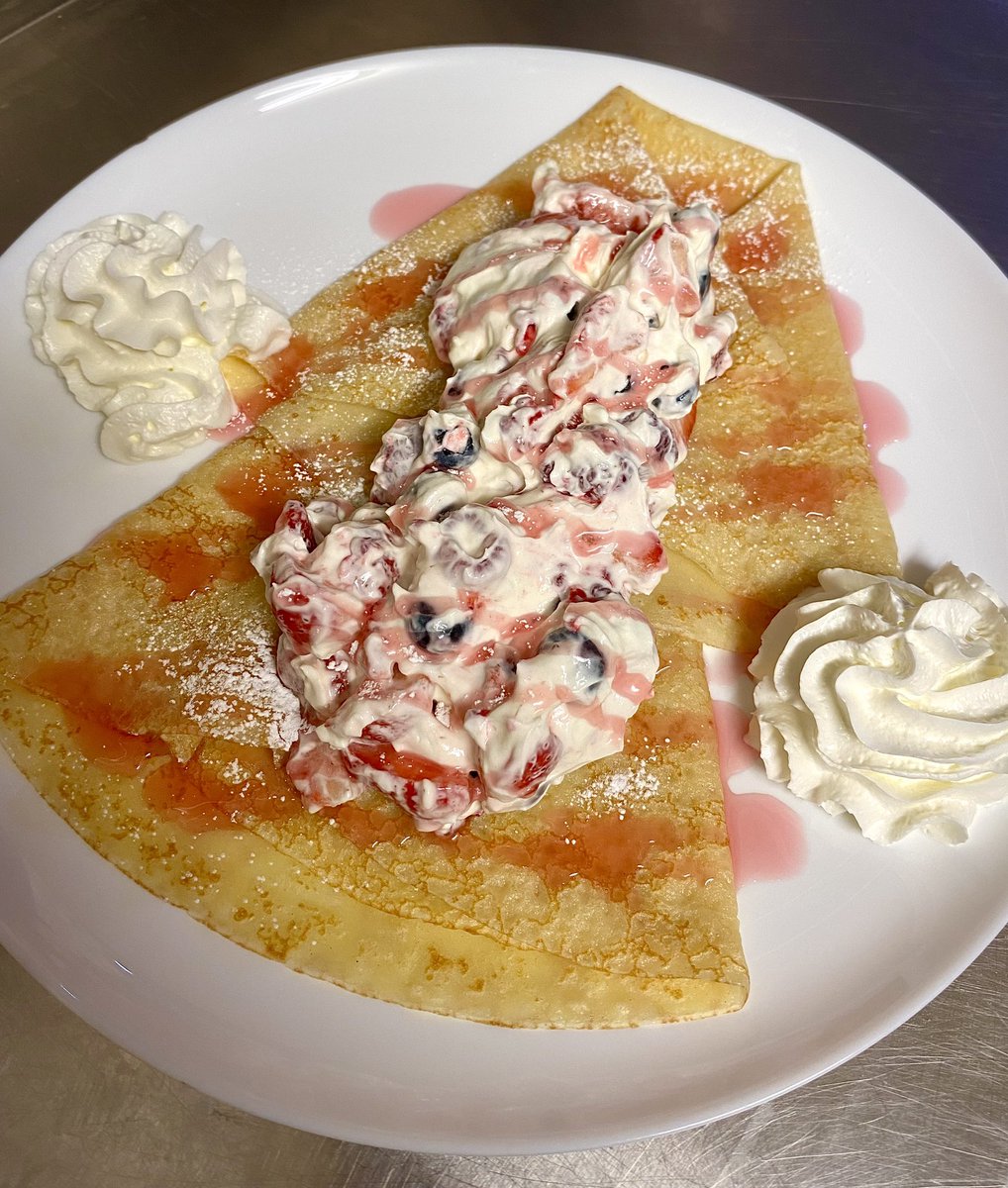 PancakeHouse46's tweet photo. Double Mascarpone and Berries crepe with strawberry sauce and whipped cream on the side. Very filling and very yummy☺️ 

#pancakehouse #pancakehousekettering #crepes #pancakes #waffles #sweets #desserts #fruits https://t.co/H4CoGtMpOf