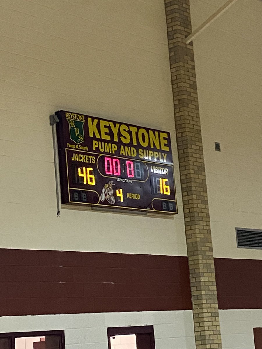 CoachFellows5's tweet photo. 7th grade daubers win the district championship!🏀 #TOE #KTA  @JoeLopez1925 @kermitisd https://t.co/w4sZtHa1vI