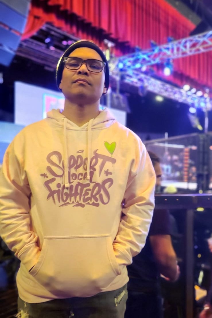 BuctownMMA's tweet photo. Solidarity and empowerment, inside and outside the cage. @tuffnuff ❤️‍🔥

🤜 Support Local Fighters @peteisip

👉 https://t.co/wxZkj6UpWX
#TNU135 #BuctownStrong #Nonprofit ✨️ https://t.co/ApoC8ObmHe