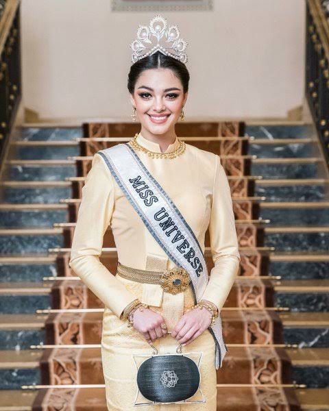 NutApiwat1997's tweet photo. @annejknofficial  มิสยูนิเวิร์ส 2017 เดมี-ลีห์ เนล-ปีเตอร์ส อยากให้แม่แอนเชิญมาเป็นกรรมการตัดสินครับ https://t.co/2GYiuqT8dg