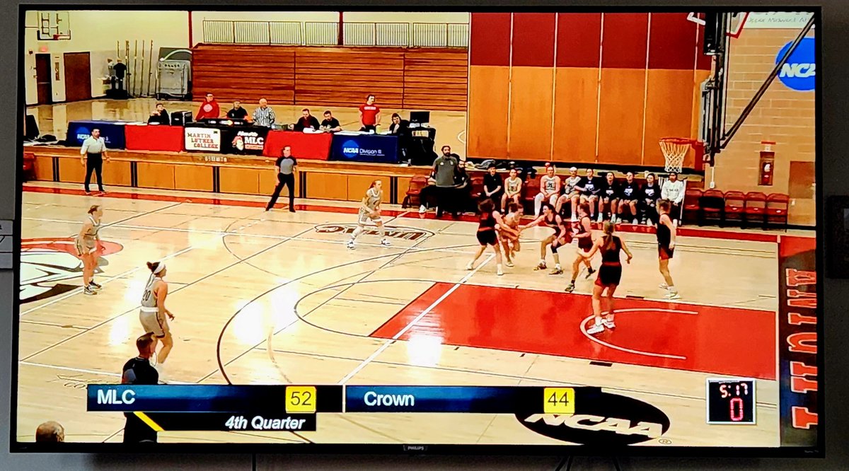 Plenty I could (SHOULD??) be doing, but here I am watching and rooting for my @CrownWBB ladies in a tight one! #GoPolars