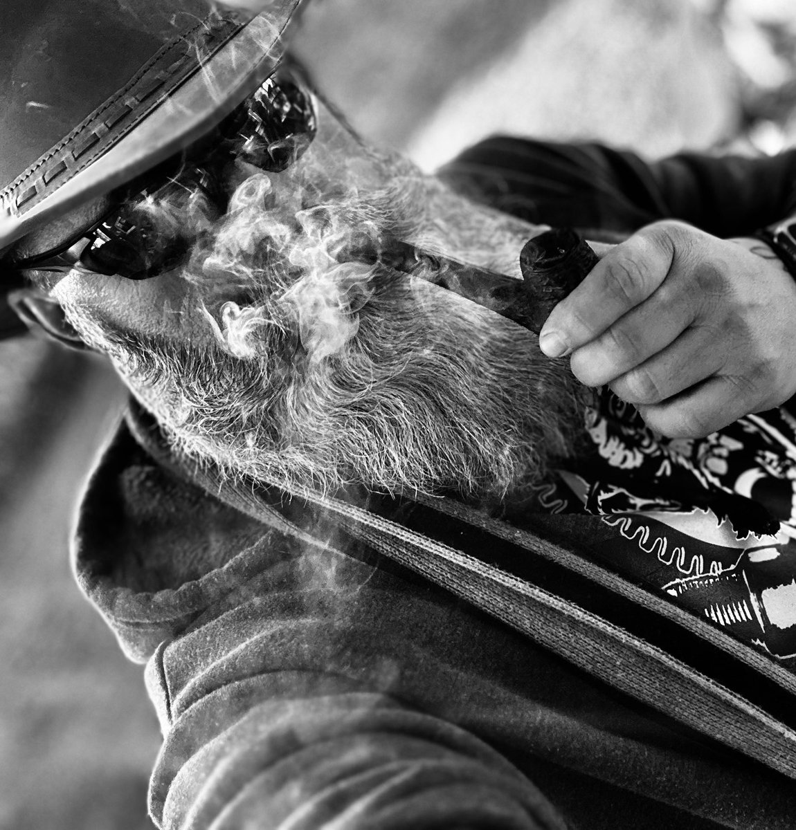 PT_PSSolutions's tweet image. A little me time on a sunny Saturday afternoon. Cheers 🍻 #gibsonsfinest #whiskey #pipesmoke #beard #beardbrand #beardvillains #tattoo #ink #inkedshopnyc @villagecigarco @jeremysiers #bearded #beardmodel #saturday.