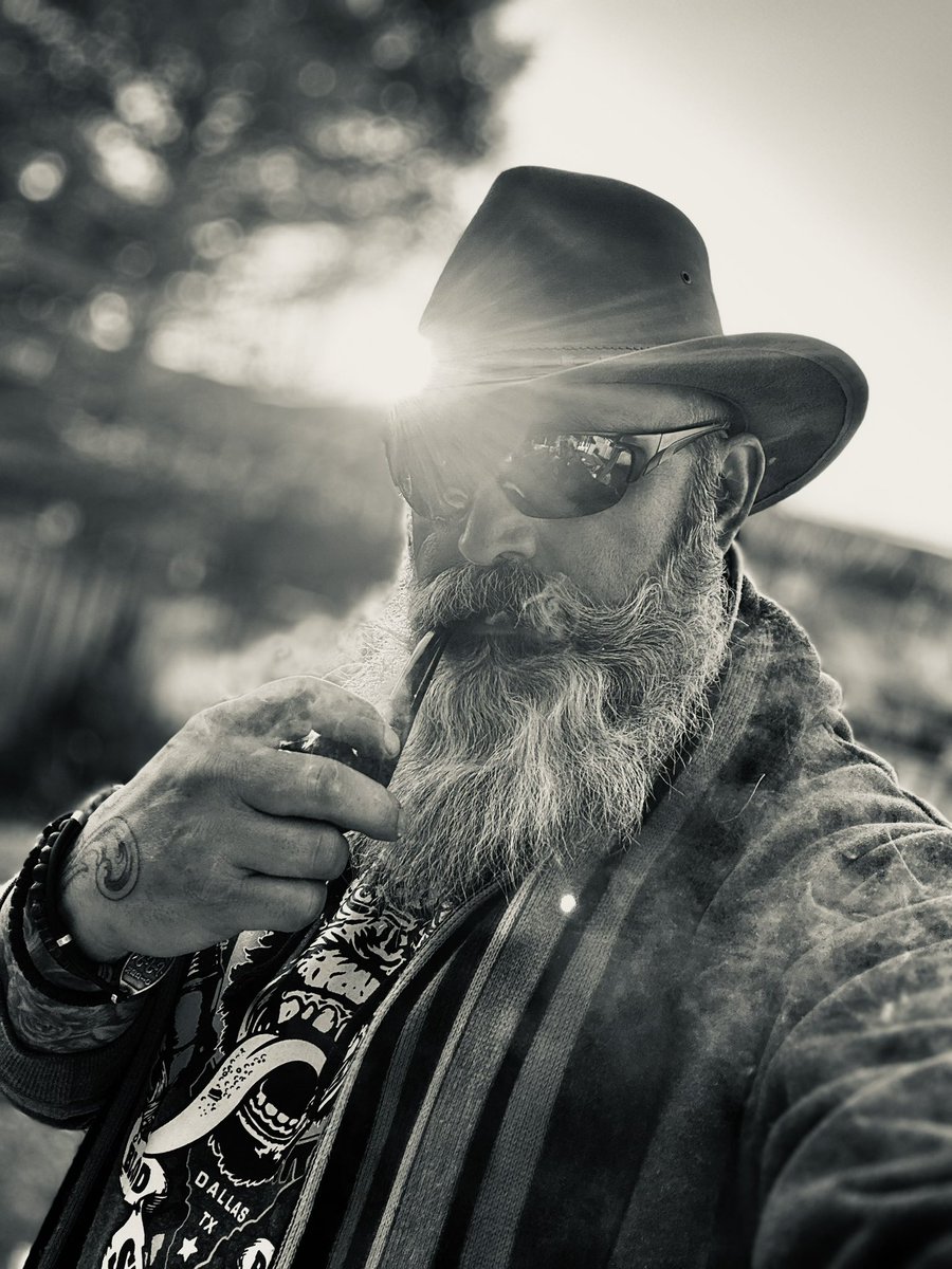 PT_PSSolutions's tweet image. A little me time on a sunny Saturday afternoon. Cheers 🍻 #gibsonsfinest #whiskey #pipesmoke #beard #beardbrand #beardvillains #tattoo #ink #inkedshopnyc @villagecigarco @jeremysiers #bearded #beardmodel #saturday.