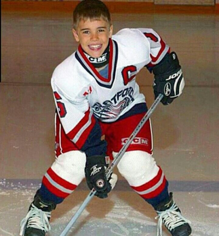 kidrauhlhive's tweet photo. Justin Bieber           Justin Bieber
       then                             now https://t.co/GMBJWKXeU7