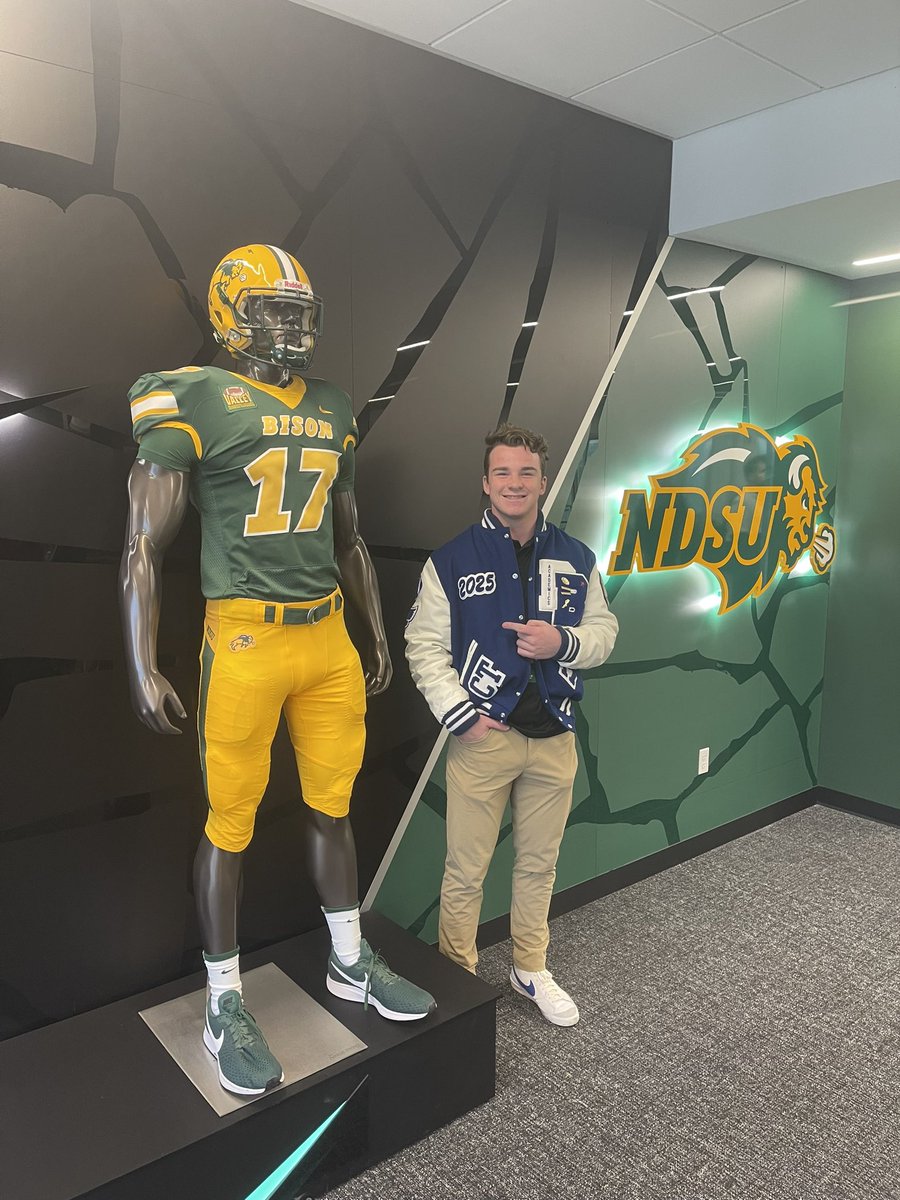 CT_Worley's tweet photo. Thank you @NDSUfootball and @CoachTimNDSU for having me up for Junior Day. Excited to be back in Fargo in the future! @CoachOBrien @coachsushealth @BroomfieldFtbl @JamoBrown_ @PetersNDSU @CoachRHedberg @CoachJakeLandry https://t.co/qgvO7JpS8B