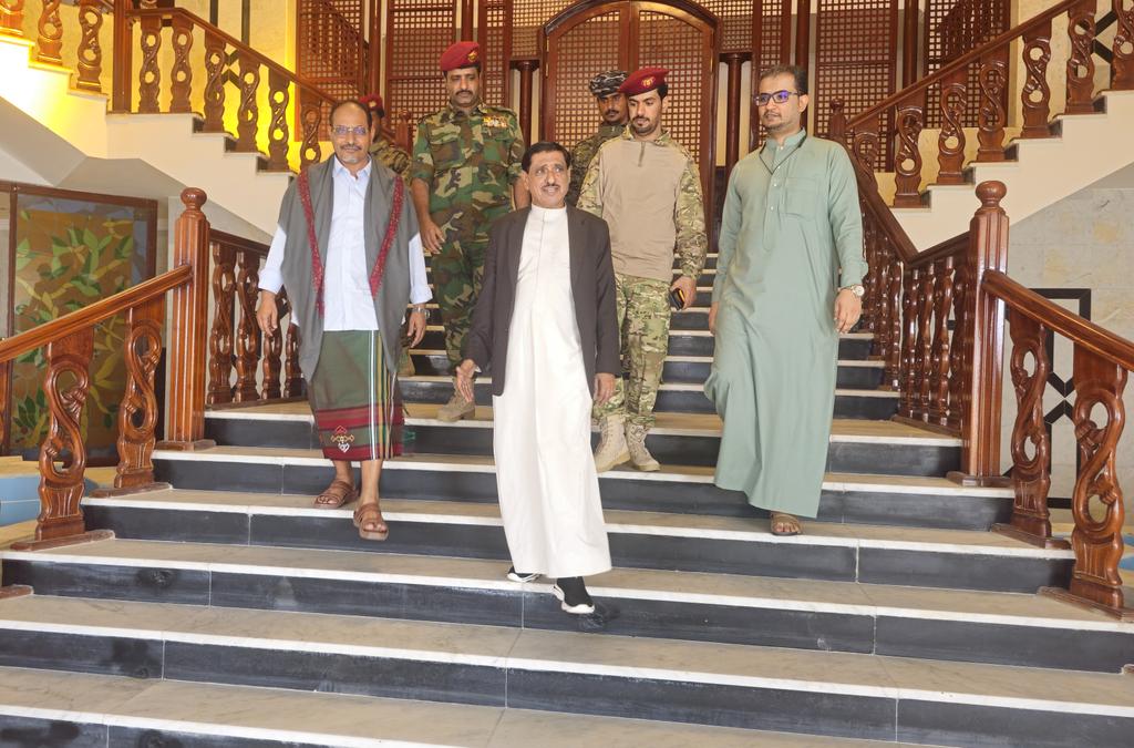 بفطنة الخبير العسكري والقائد الحربي أوضح سعادة النائب اللواء ركن فرج سالمين البحسني "أن من الحرص على أمن واستقرار حضرموت والحفاظ على ما تم إنجازه في الساحل يجب احلال قوة درع الوطن الحضارم بديلاً عن القوات الشمالية بالوادي و غير ذلك يُعد خراب وضحك على الدقون وهذا ما لم نقبله.