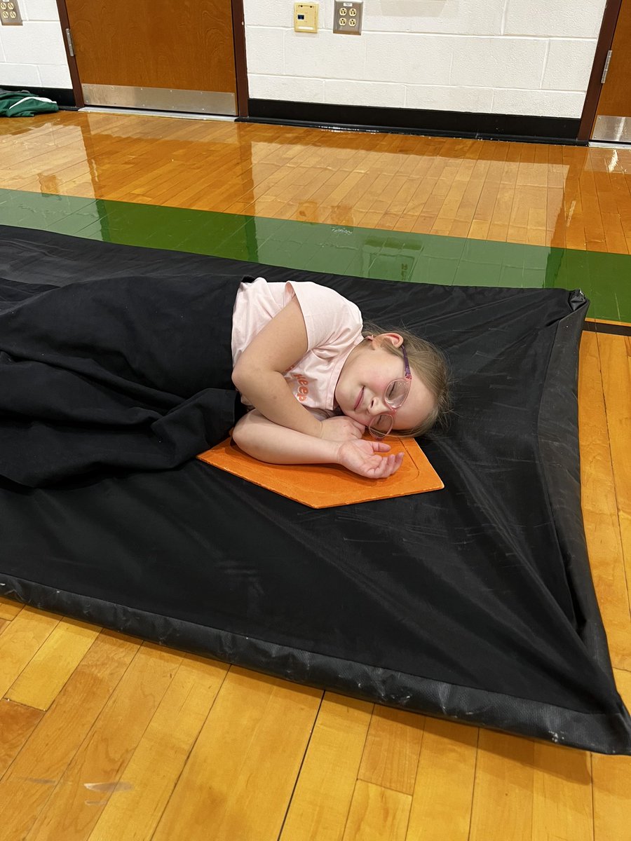 Ladybears_SB's tweet image. Day #3 of Indoor Youth Camp complete!! Lots of fun today !! Today’s focus was on pitching &amp;amp; base running! #fundamentalsmatter #fun #tired