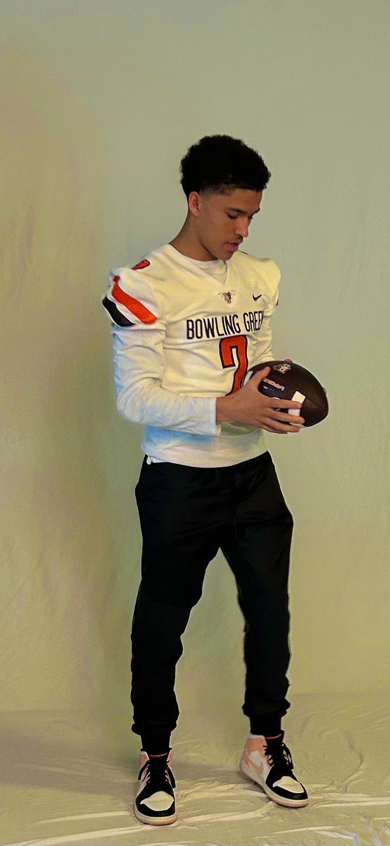 DominickWoods9's tweet photo. Had a great time visiting @BG_Football today. Thanks to @ErikCampbell and @CoachLoefflerBG for the amazing time to learn more about your amazing program! Looking forward to being back in the Spring. https://t.co/nNbzpfj7LH