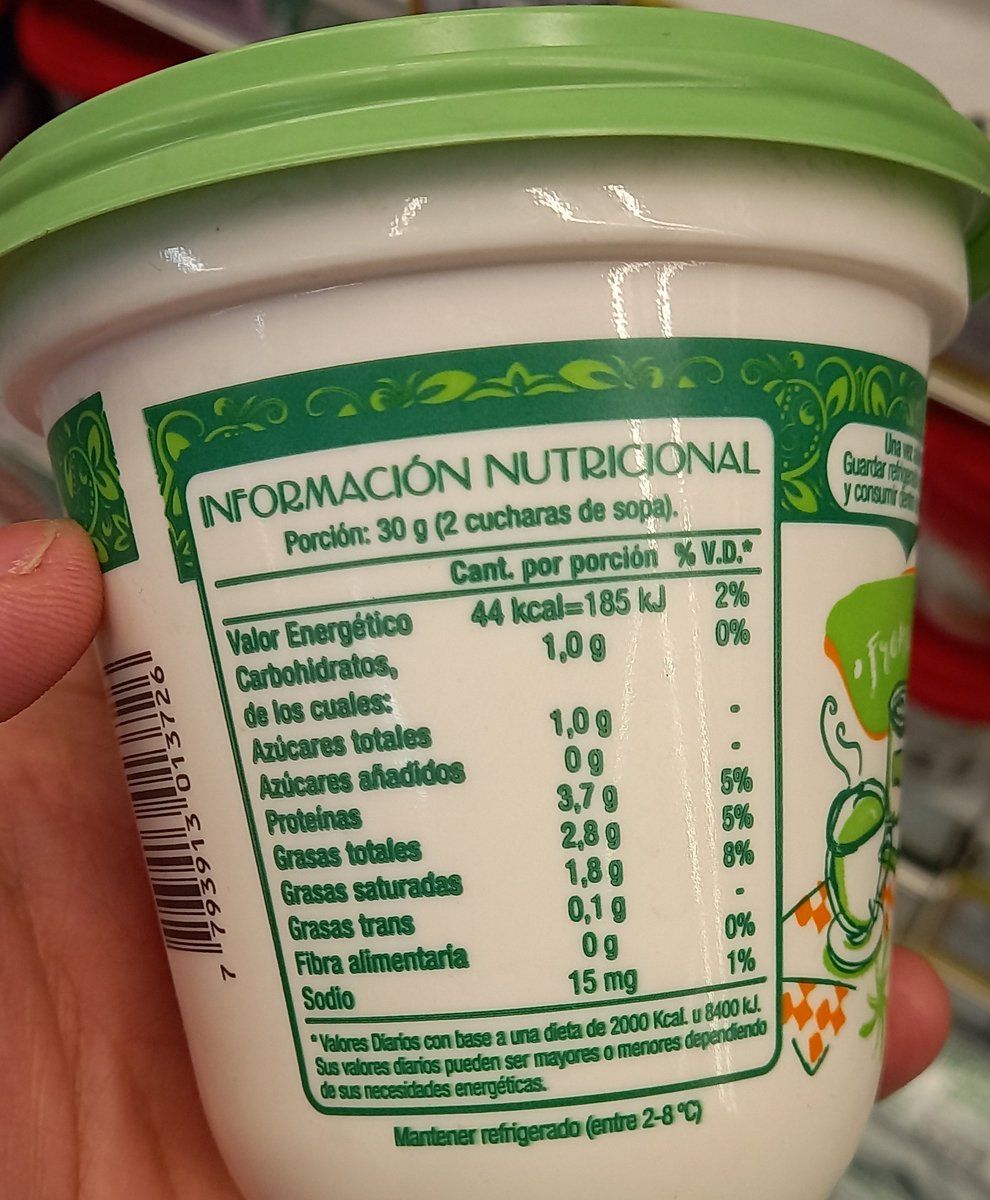Un par de buenas opciones proteicas:

Ricotta tregar light: 4.6 g de proteinas  por porción (30g)
Queso untable blanco light: 3.7 g de proteinas por porción (30g)