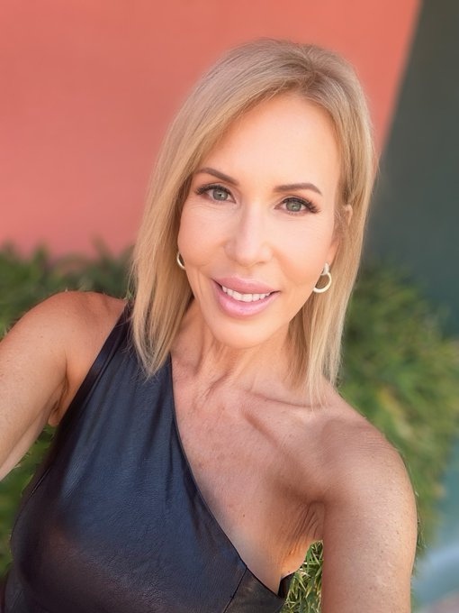 Have a lovely Saturday whatever you&rsquo;re doing and stay sexy! XOXO 💋  #HappySaturdayEveryone #HappySaturday<a href="/tag/happysaturday"class="tags"><span>#happysaturday</span></a><a href="/tag/saturdaymood"class="tags"><span>#saturdaymood</span></a><a href="/tag/happysaturdayeveryone"class="tags"><span>#happysaturdayeveryone</span></a>
