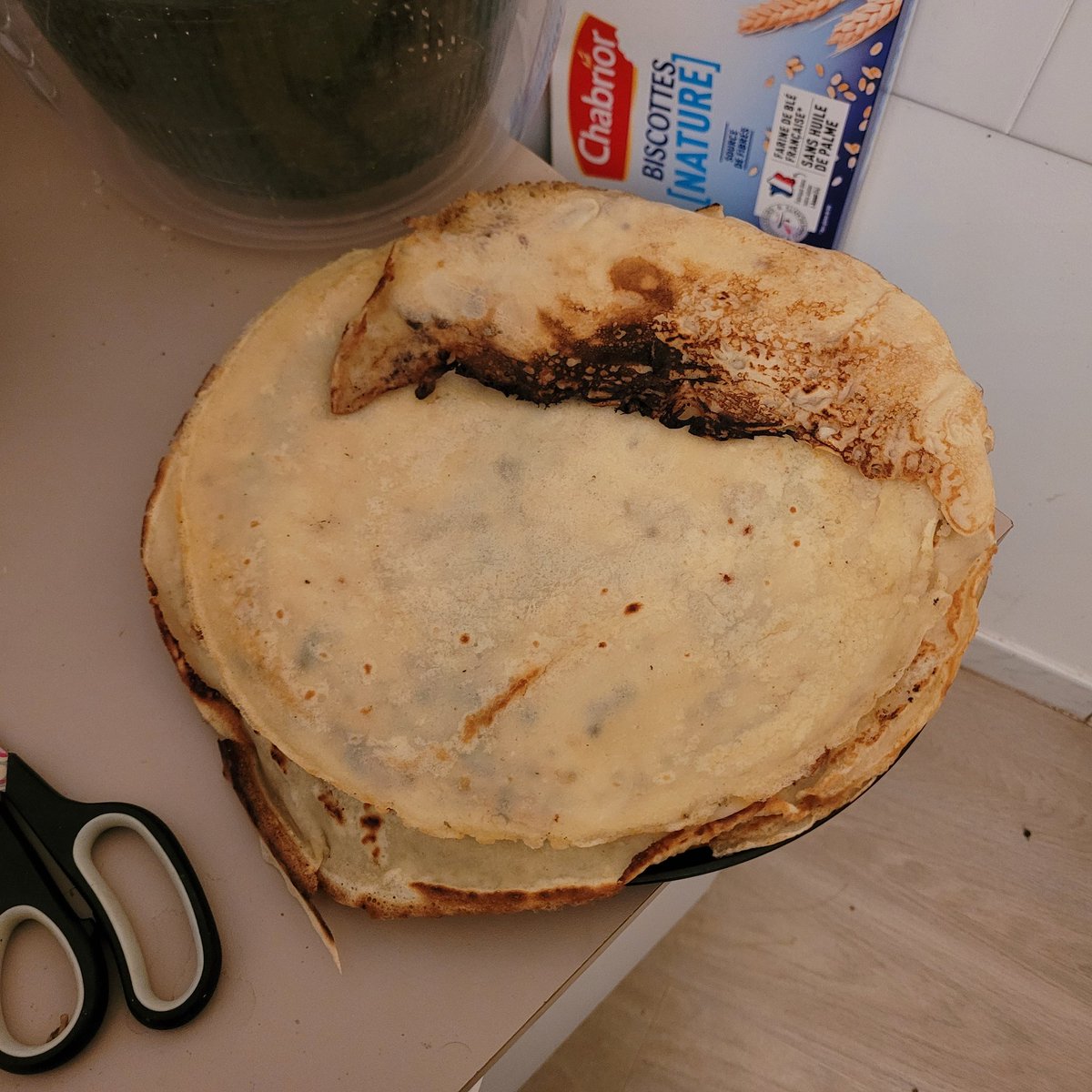eunileraanue's tweet photo. Les crêpes de la victoire. #SCORAF https://t.co/BjHqgmBJOU