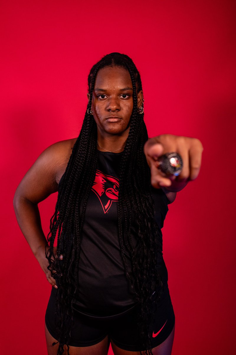 Bayta Butler takes 2nd in the woman’s shot put with her season-best throw of 13.80m (45-3.50)!