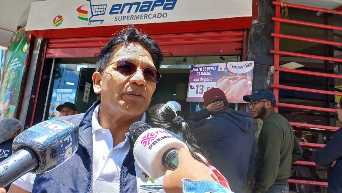 JusticiaBol's tweet photo. #VDDUC realiza controles del precio y peso de la carne de pollo que se vende en Emapa
#NotaDePrensa ➡️ https://t.co/AaZTZhSopq
#UnidosRumboAlBicentenario
#LaTransformaciónDeLaJusticiaAvanza https://t.co/1d5oVfuiMW