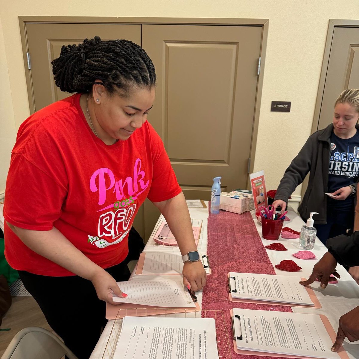 eto_aka's tweet photo. A time was had at our Pink Goes Red Community Health Event! Epsilon Theta Omega had great time promoting Heart Health and Awareness. 

#SoaringWithAKA  #PinkGoesRed #AKAETO #WeAreSouthCentral #AKA1908 https://t.co/Id4kyNgwxu