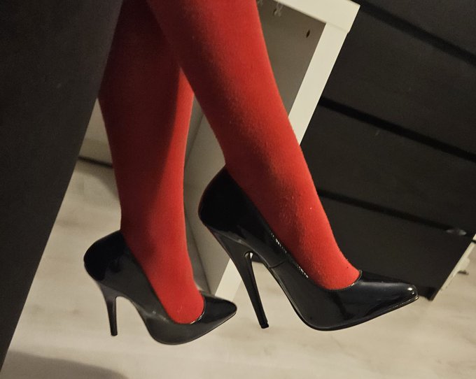 Took some new pictures in these new baby's. One of my first ever gifts I got from a sub.   Now close<a href="/tag/realloyalfans"class="tags"><span>#realloyalfans</span></a>