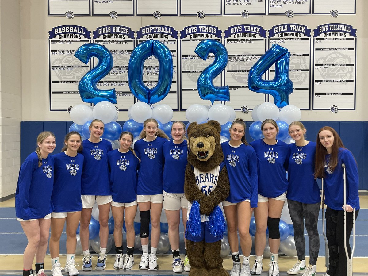 lzhsathletics's tweet photo. Congratulations to our Sr. Girls Basketball player, Anna Gilbertson. Thank you for your hardworking and dedication!!  Once a BEAR always a BEAR!!!!!! https://t.co/tTnNUFSSB6