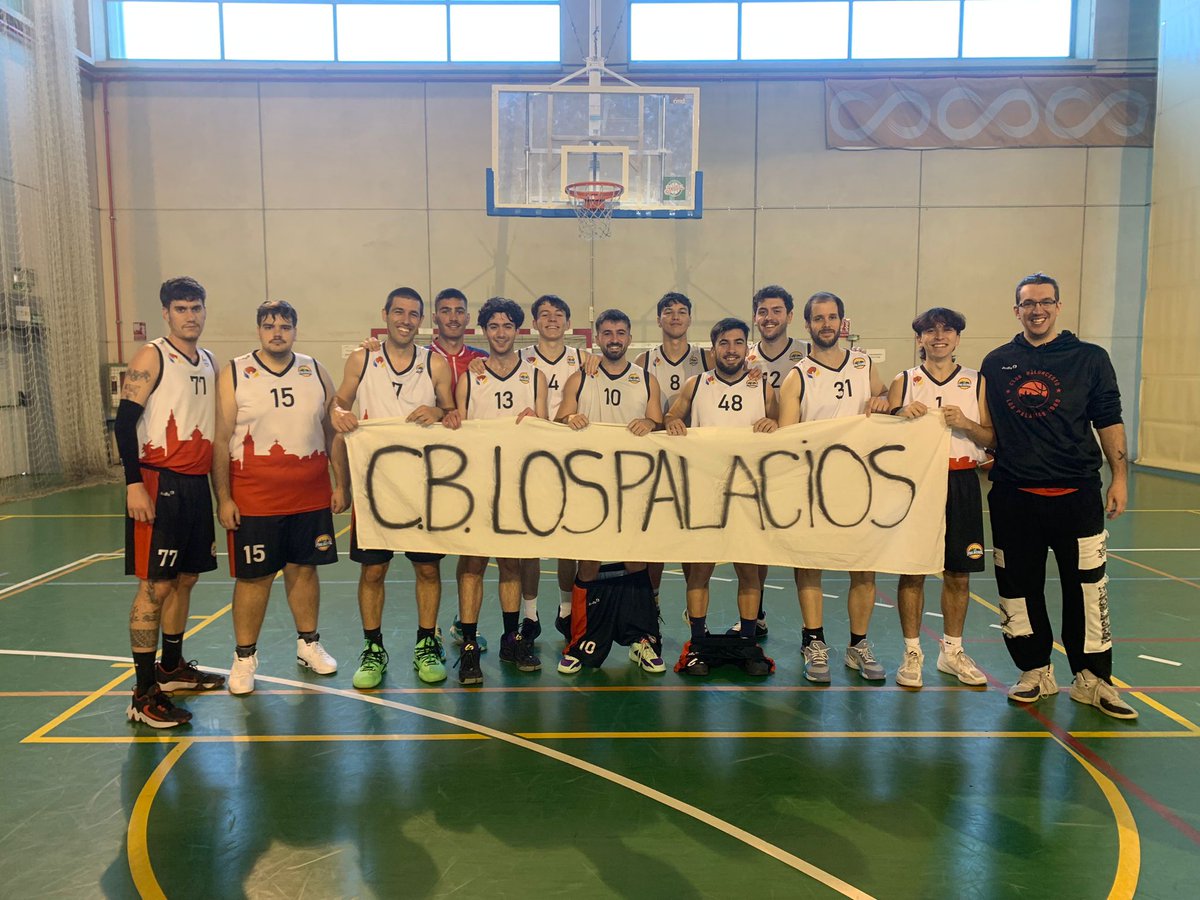 Ekhlipse's tweet photo. Se me queda chica la pancarta pal pedazo equipo que tengo. 9V - 2D y a por San Pablo. https://t.co/gNAER7hFMH