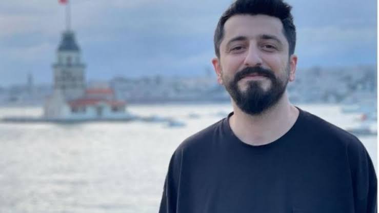 Mahsun Karaca'dan, "ağabey kusura bakma param yok diziyi kaçaktan izliyorum" diyen takipçisine:

“Canın sağ olsun, seversen ileride elin bollaşınca Gain alırsın bir aylık da olsa. Benden yana sorun yok, imdb puanla ödeşelim :) keyifli seyirler🌹”