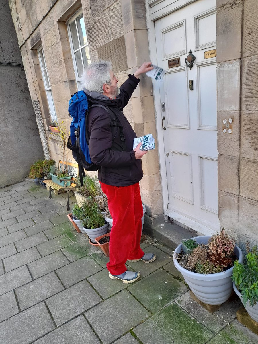 BordersGreens's tweet photo. Out campaigning around #Jedburgh today, meeting voters and delivering leaflets with Charles Strang, our candidate in the upcoming Jedburgh and District by-election. #Vote1Green #ForPeopleForPlanet #ActiveSGP https://t.co/6AX7ikmCWB