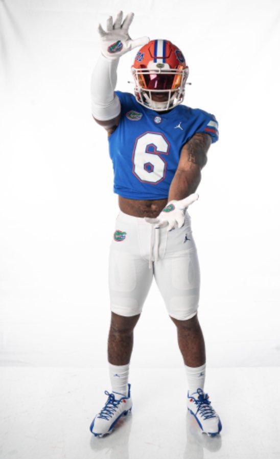 NicholasWoodfo4's tweet photo. Only Gators Get Out Alive🐊Great time and conversation with the Gator Family @CoachJuluke @coach_bnapier @CoachBeauK @InsideTheGators https://t.co/483Wvo2Ym0