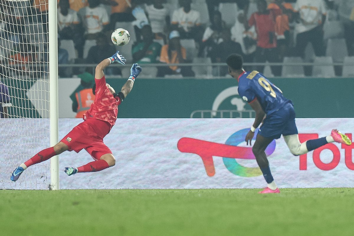 precise1990's tweet image. Ronwen Williams we like to thank you as a country well done bafana bafana to reach this far our country is happy