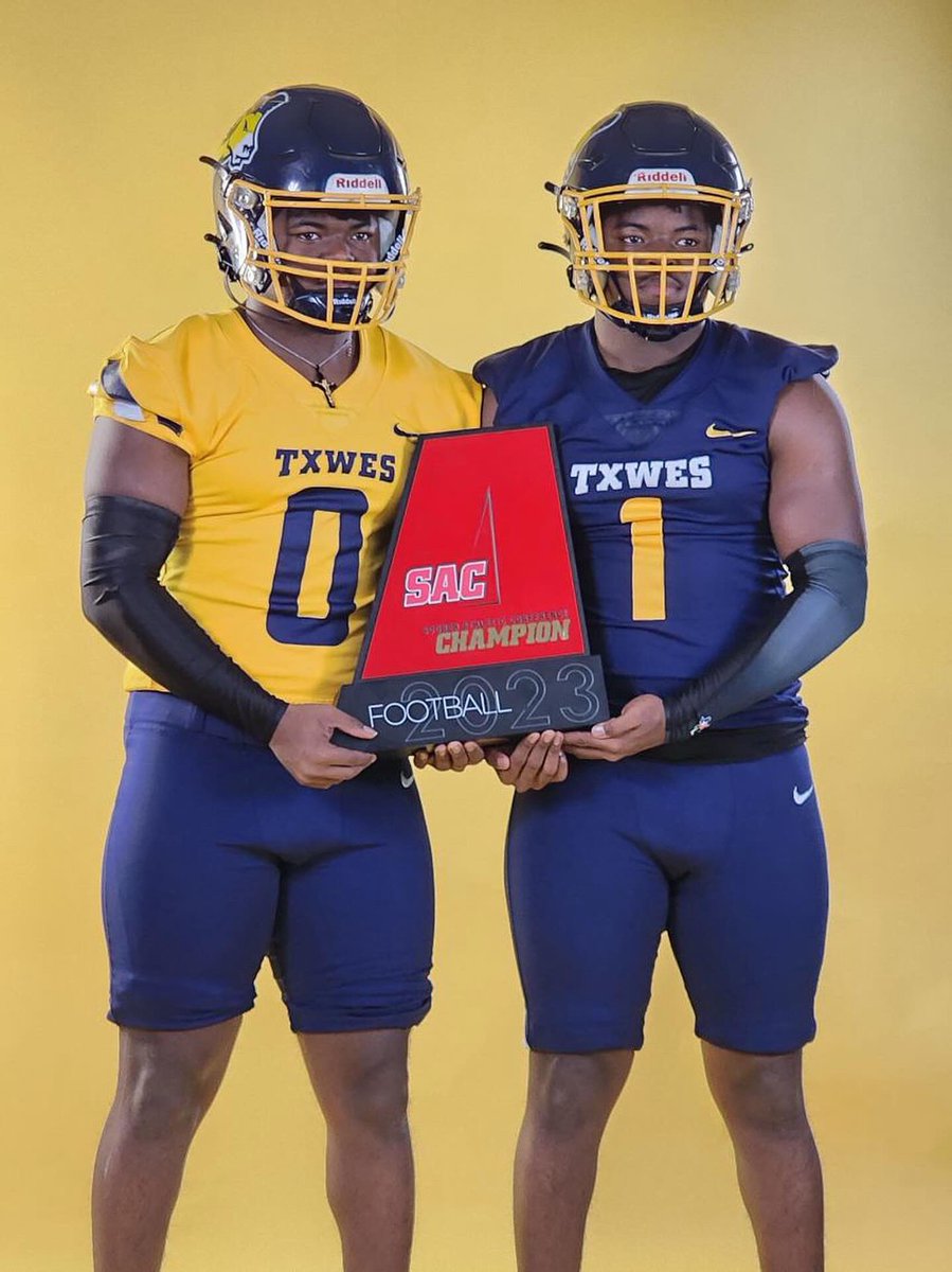 daeshiesty_'s tweet photo. #AGTG blessed to receive an offer from Texas wesleyan university and had an amazing visit.
@CarterFbRecruit 
@DALLASCARTERFB 
@CoachCollins4 https://t.co/okoYDy2zH6