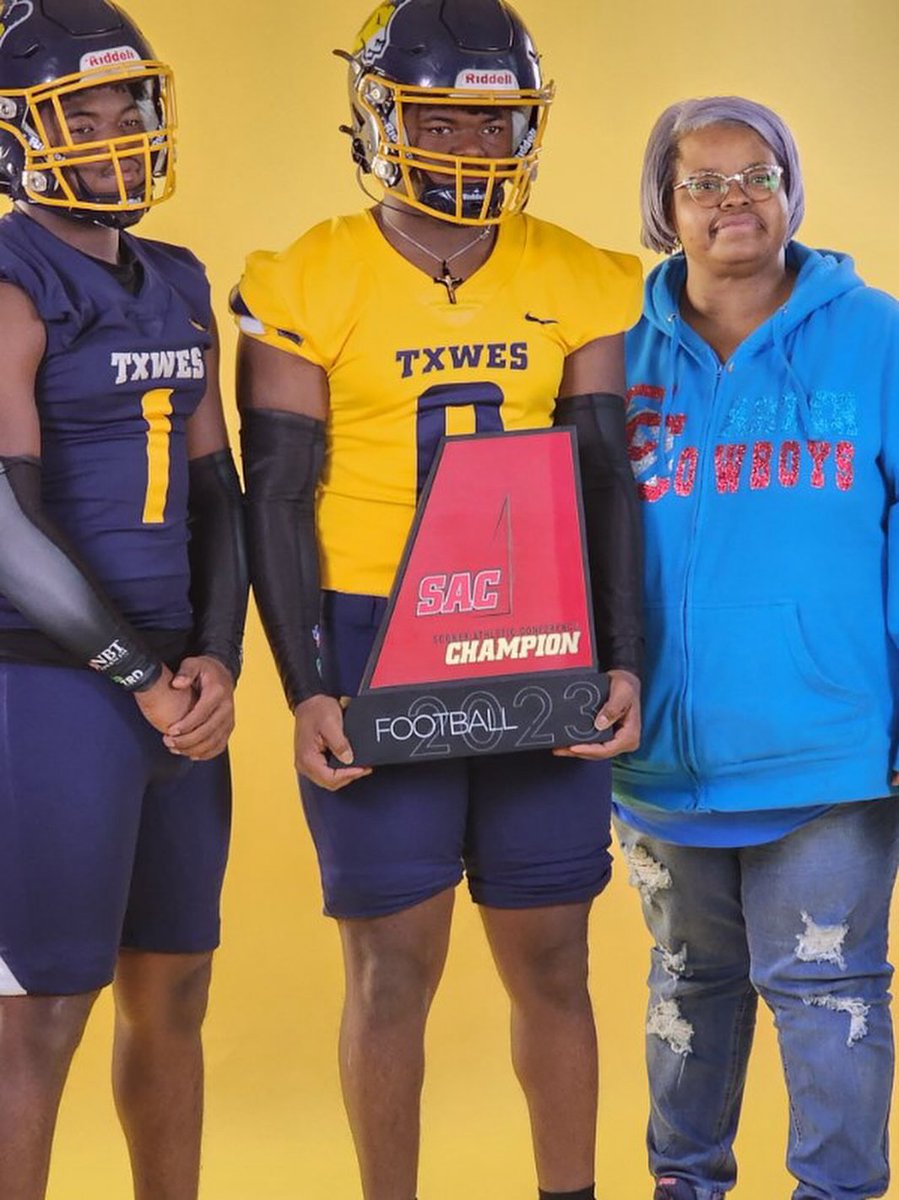 #AGTG blessed to receive an offer from Texas wesleyan university and had an amazing visit.
<a href="/CarterFbRecruit/">Carter Cowboy Recruiting</a> 
<a href="/DALLASCARTERFB/">DALLAS CARTER FOOTBALL</a> 
<a href="/CoachCollins4/">Coach_Collins</a>