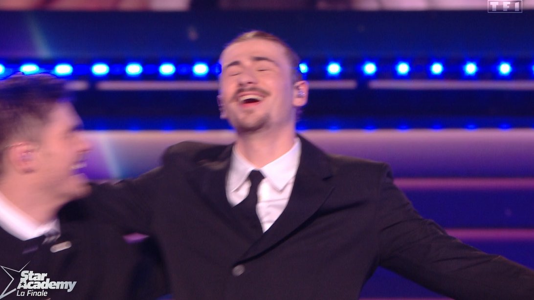 NewsTVReal's tweet photo. PIERRE REMPORTE L'EDITION 2023 DE LA #StarAcademy ! 👏🥳