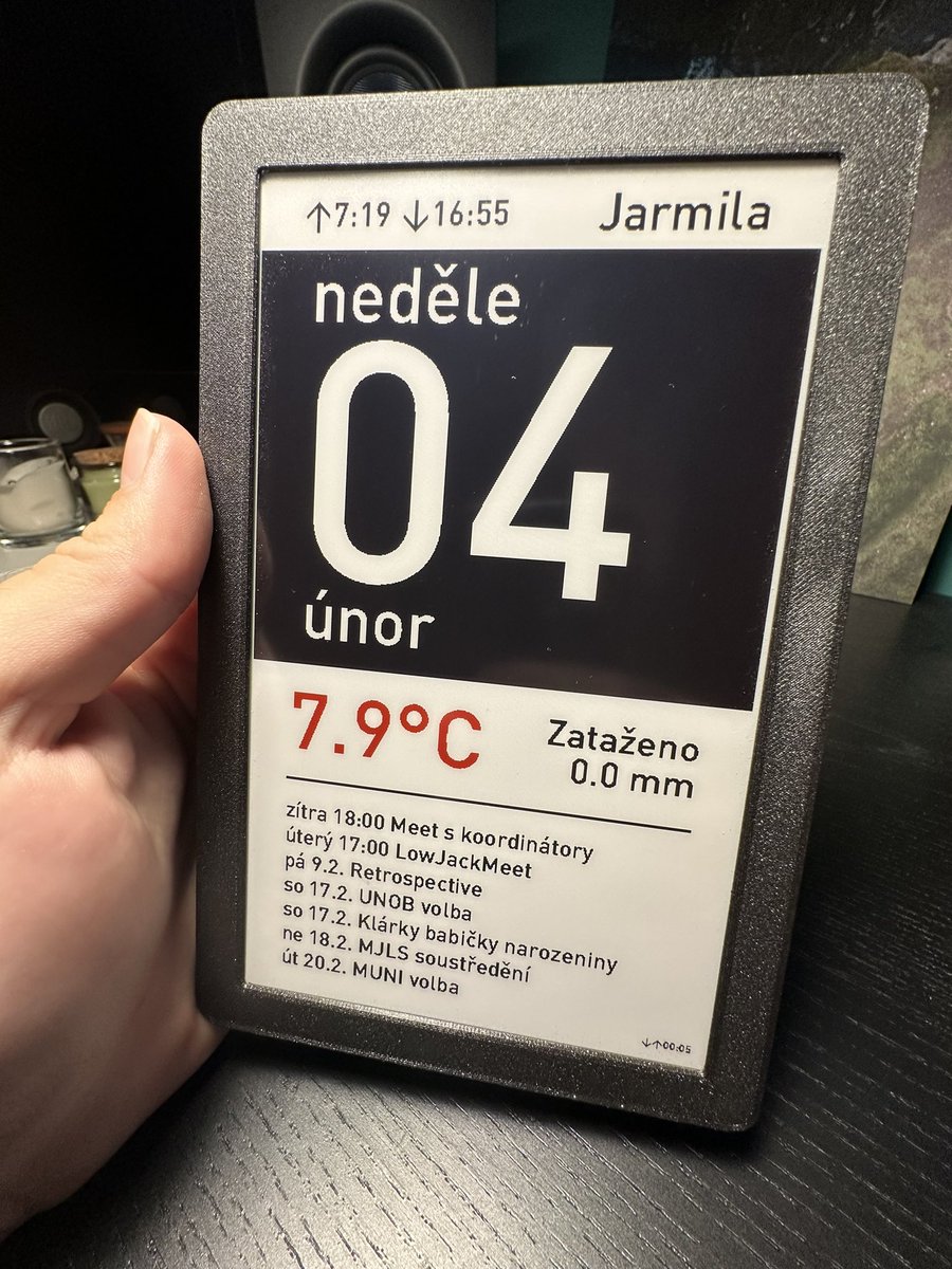 Tvrdohlavě jsem nechtěl opustit svoje řešení, ale proč se s tím srát sám, když to jiný umí 100x líp? Vítám <a href="/zivyobraz/">Živý obraz</a> do rodiny 🔥 feature request: možnost globálně invertovat barvy (alespoň BW), dynamická frekvence obnovování (v noci málo, den víc), možnost otočit text o 90°