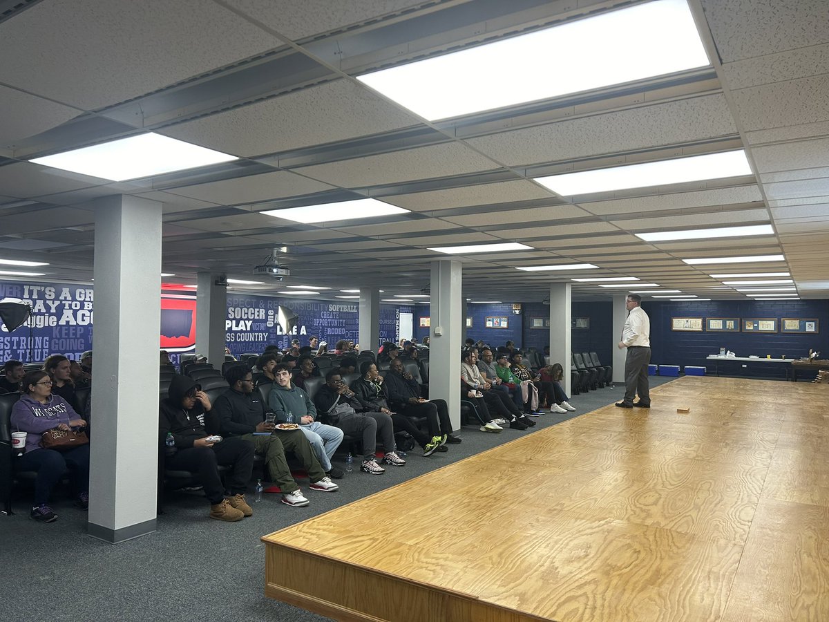 Last visit of the winter was a huge success! A lot of future Aggies in the room 👀 #AllHailTheAggieCrew